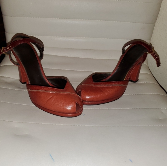Size 7 leather peep-toe heels. Made in Spain. - Picture 2 of 4